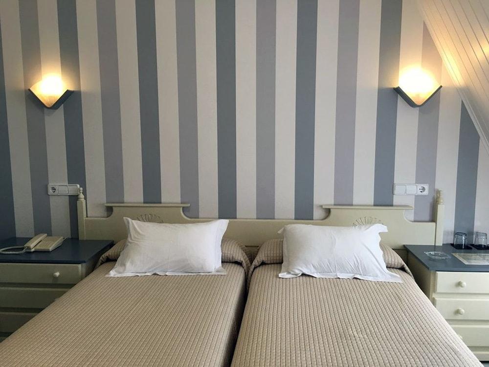 Hotel Piramide 포르토노보 외부 사진